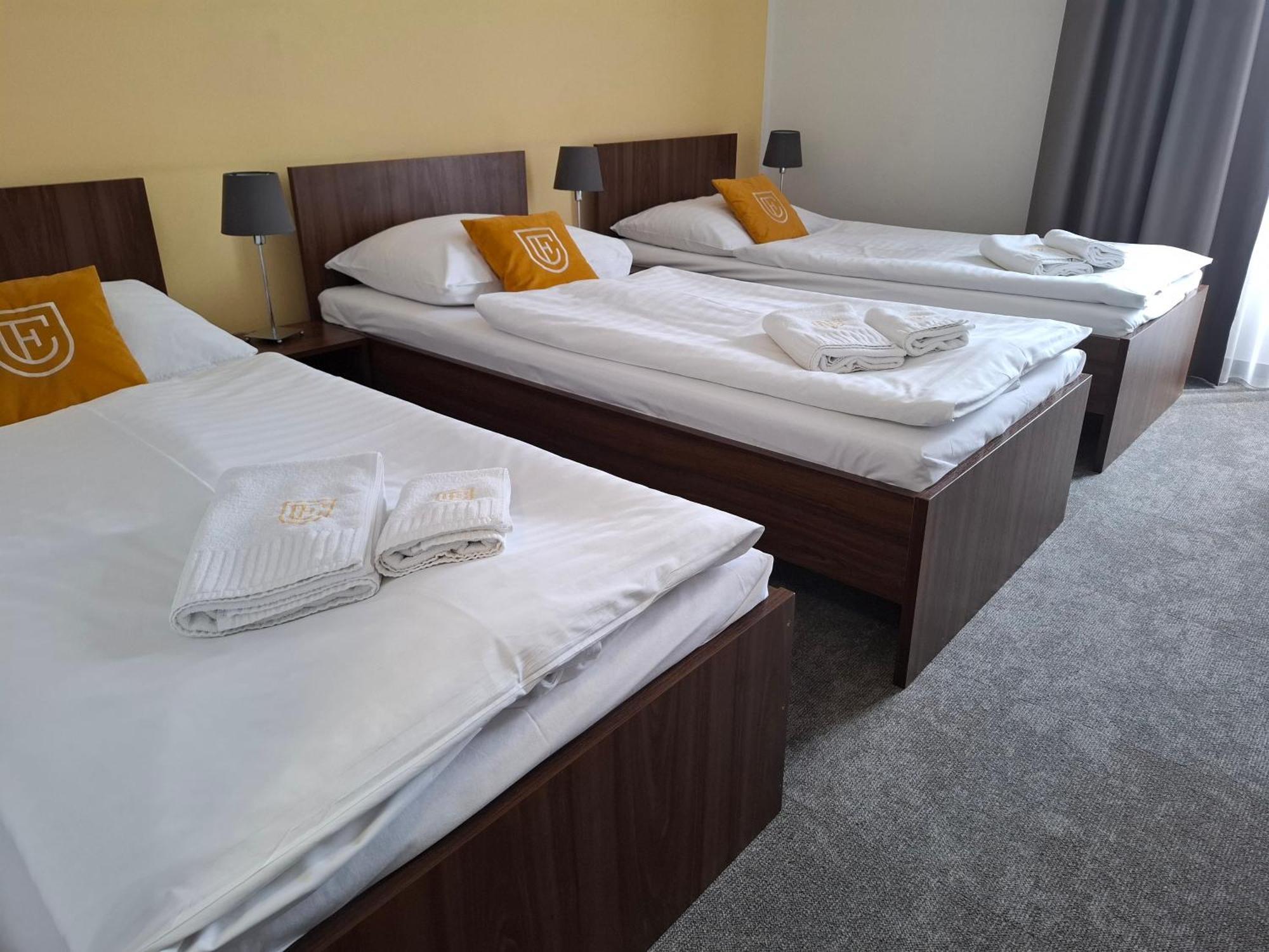 Hotel Eminent Stupava Exterior foto