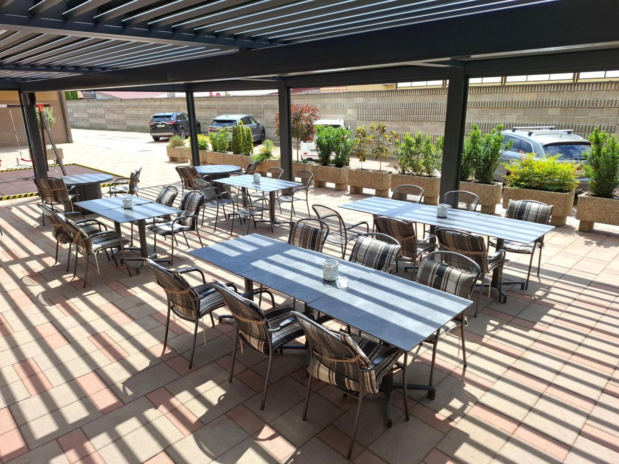 Hotel Eminent Stupava Exterior foto